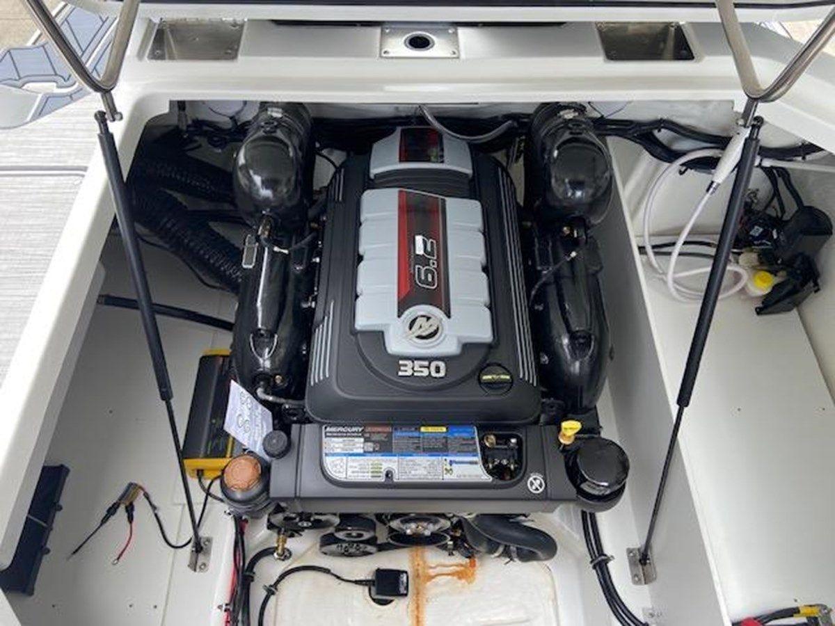 Buy a yacht 2024 Cobalt R6 - COBALT