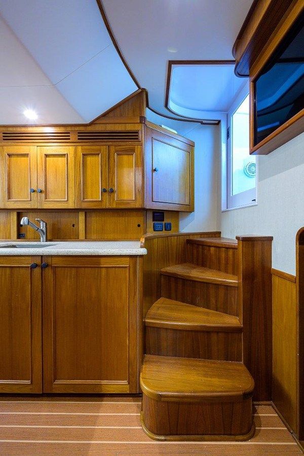 Купить яхту 43' Jim Smith Walkaround Express в Shestakov Yacht Sales