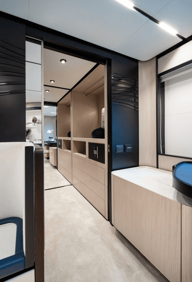 TOPAZ - Majesty Yachts