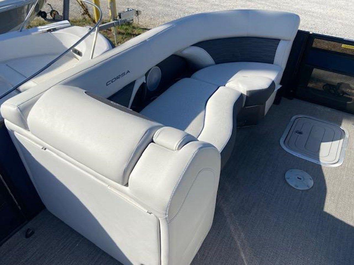 best yacht sales deals 2023 Barletta Corsa 23 UC - BARLETTA