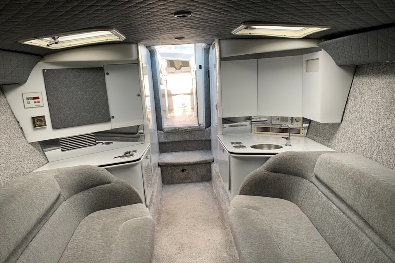 Buy a FORMULA 382 FASTECH 1999 at Shestakov Yacht Sales