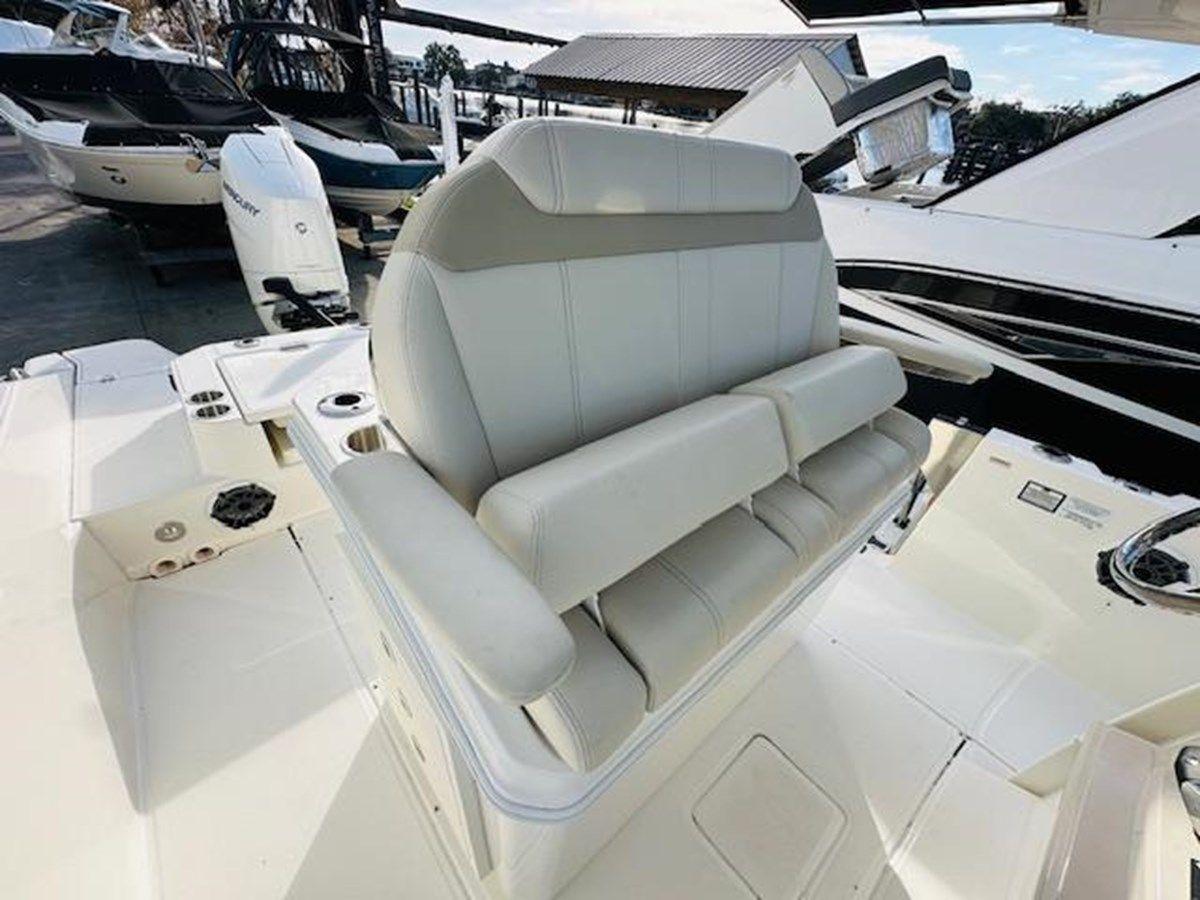 Купить яхту 2023 Boston Whaler 280 Dauntless 280 Dauntless в Shestakov Yacht Sales
