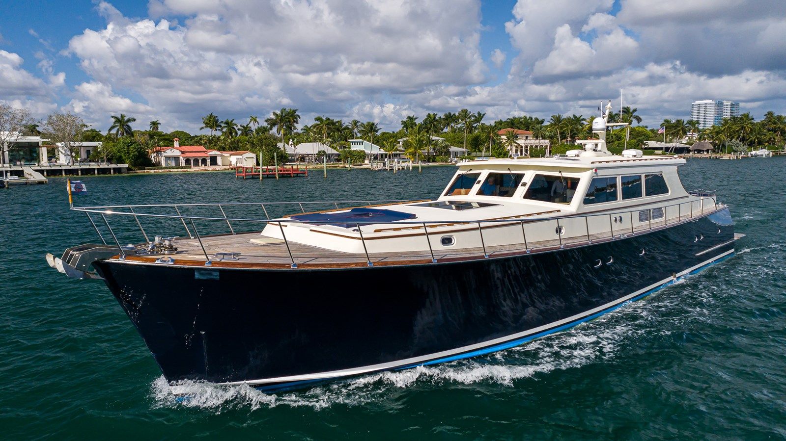 best yacht sales deals 85 Classic - VICEM