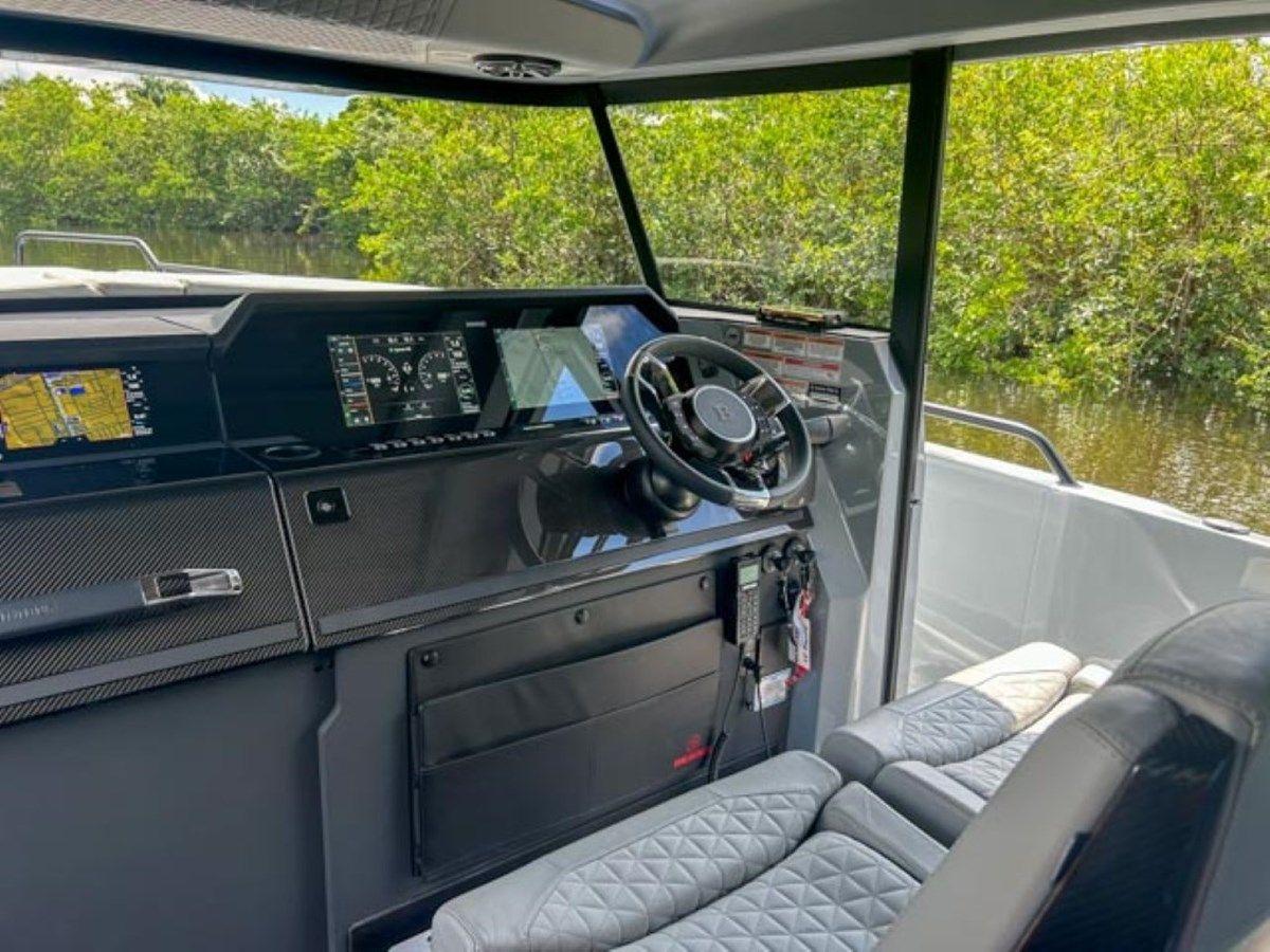 Buy a yacht Shadow 1000XC - BRABUS