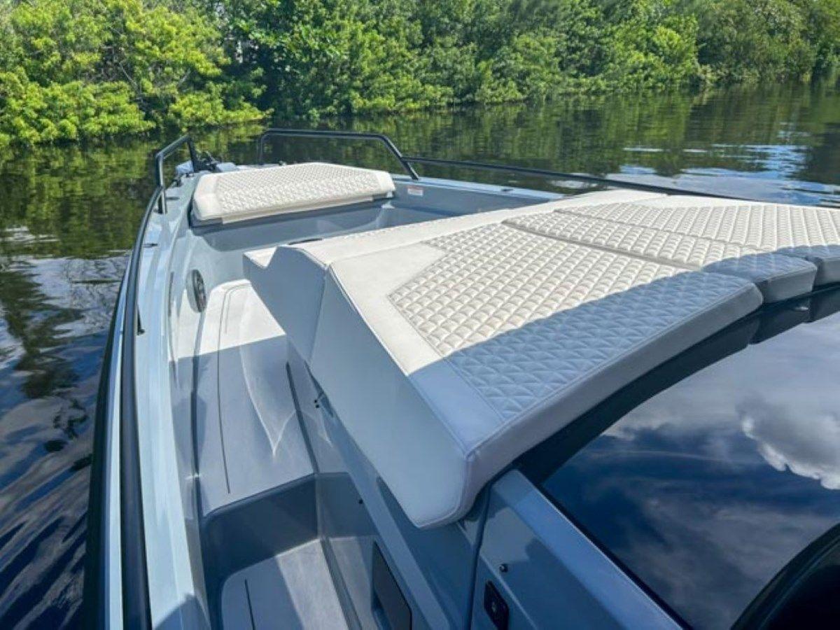 best yacht sales deals Shadow 1000XC 38