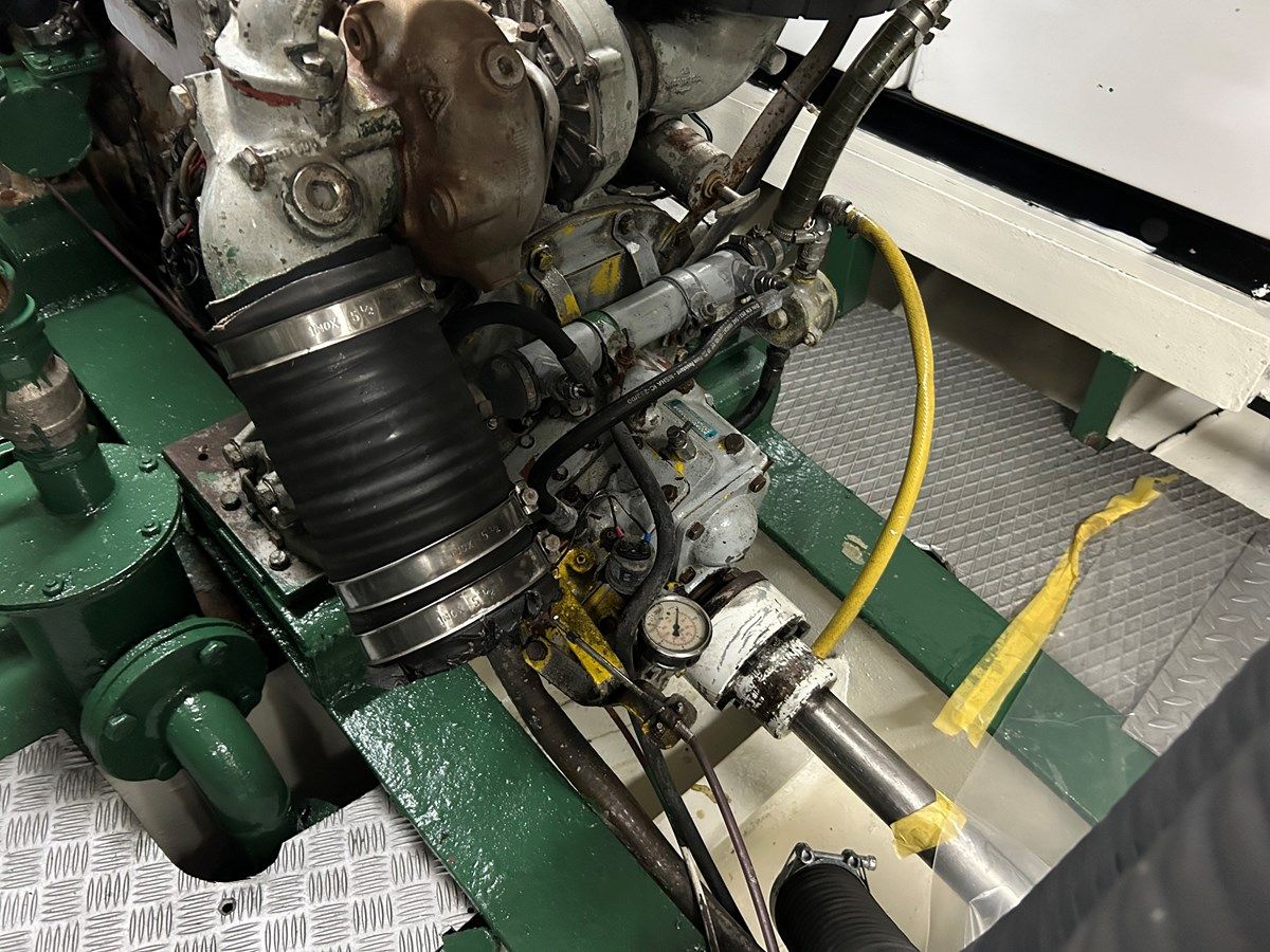 Продажа яхты IRIS 84