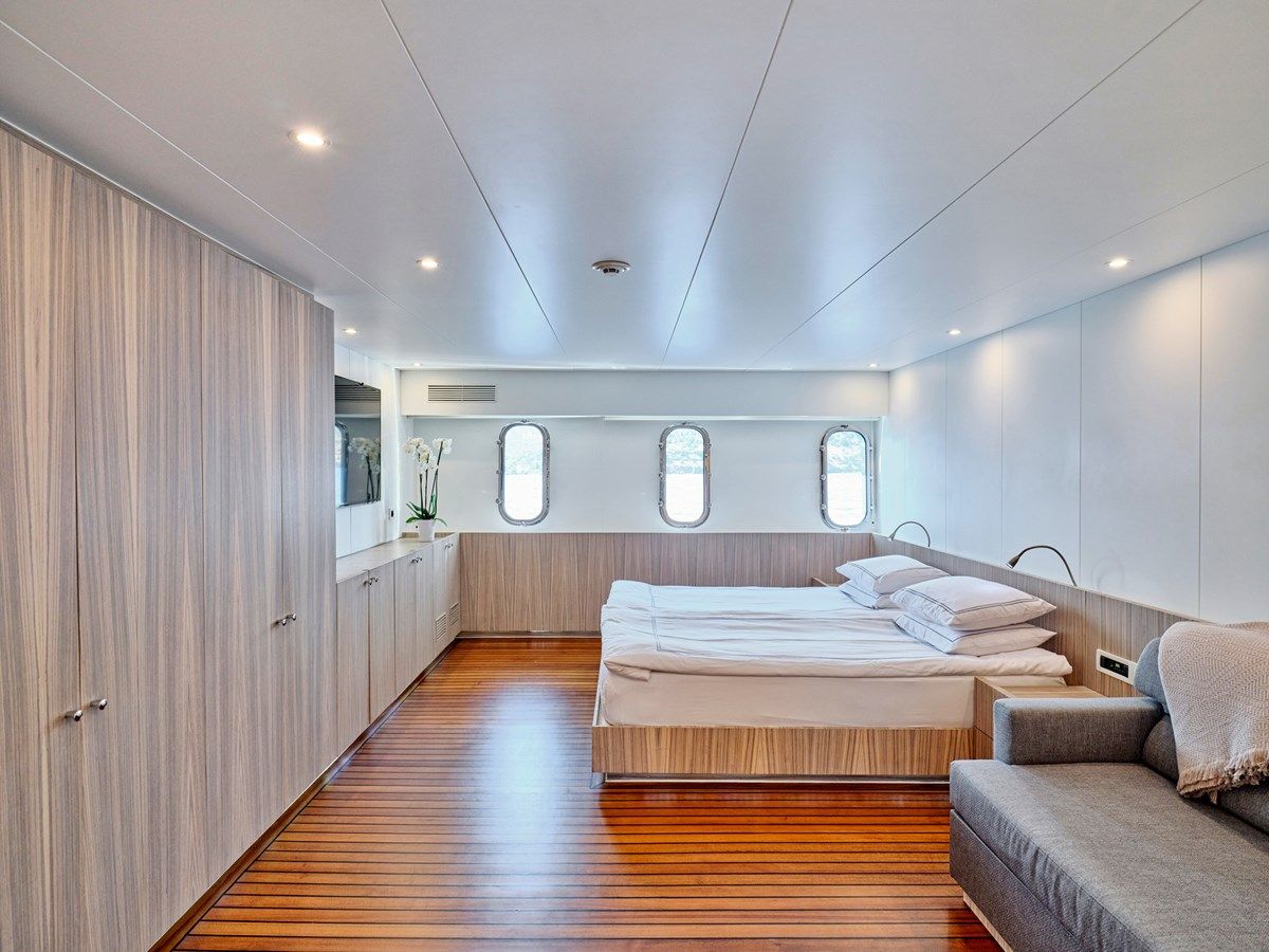 Buy a yacht BOOBALE 2008