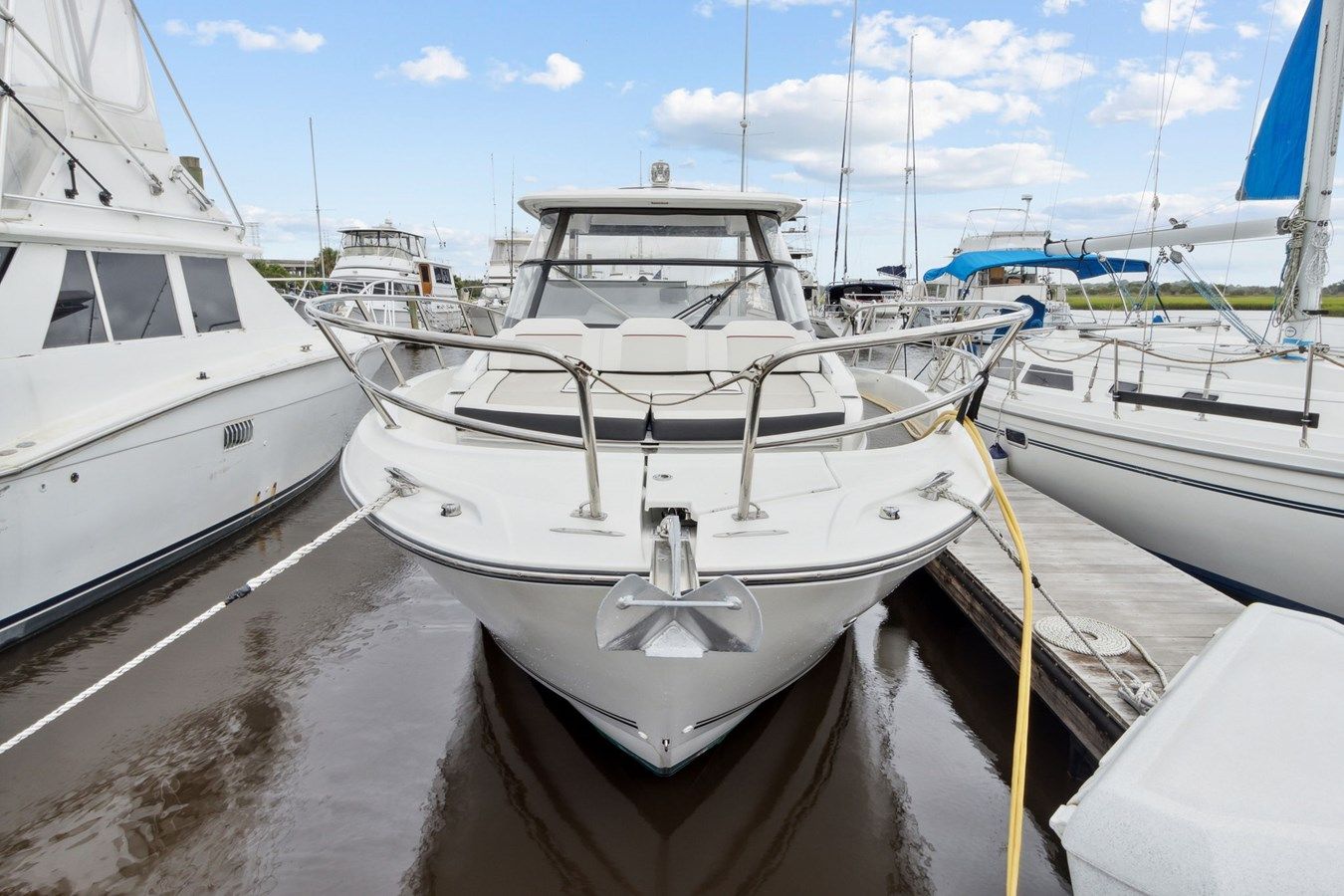 Купить яхту Velocity 35 в Shestakov Yacht Sales