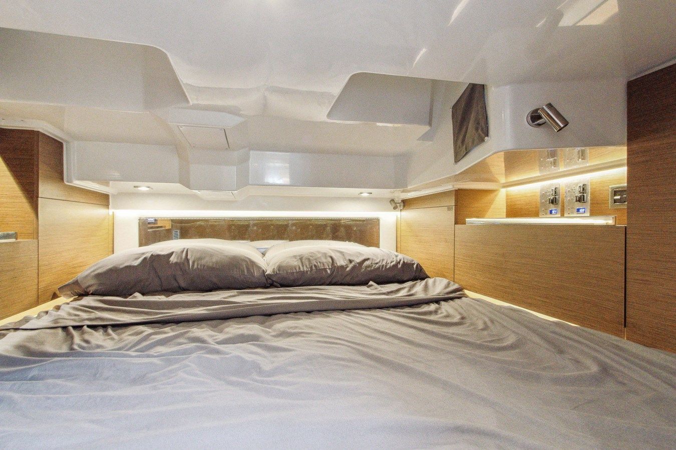 Продажа яхты Velocity