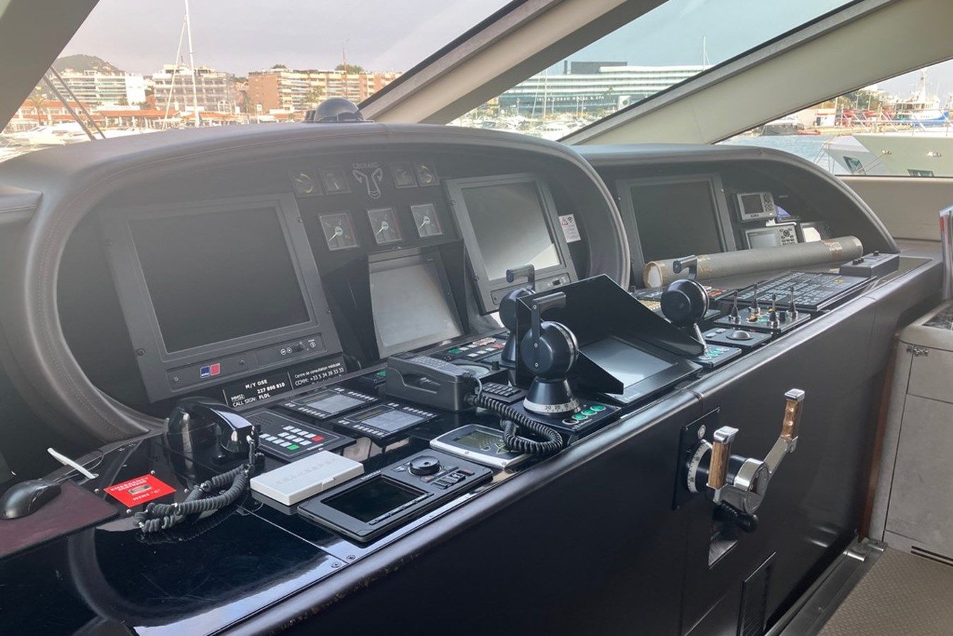 Buy a yacht LEOPARD 31 OPEN