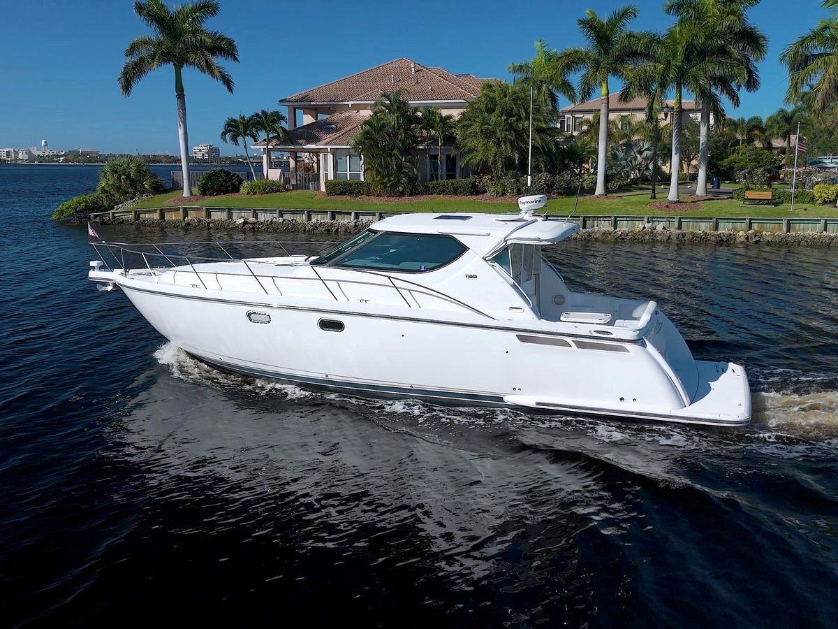 best yacht sales deals The Adventure 4300 Sovran