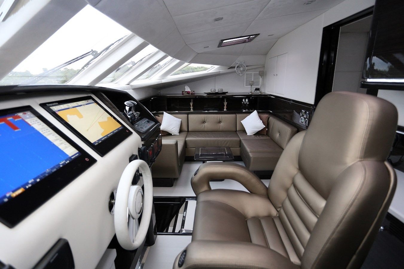 Стоимость яхты Clouds - SUNREEF