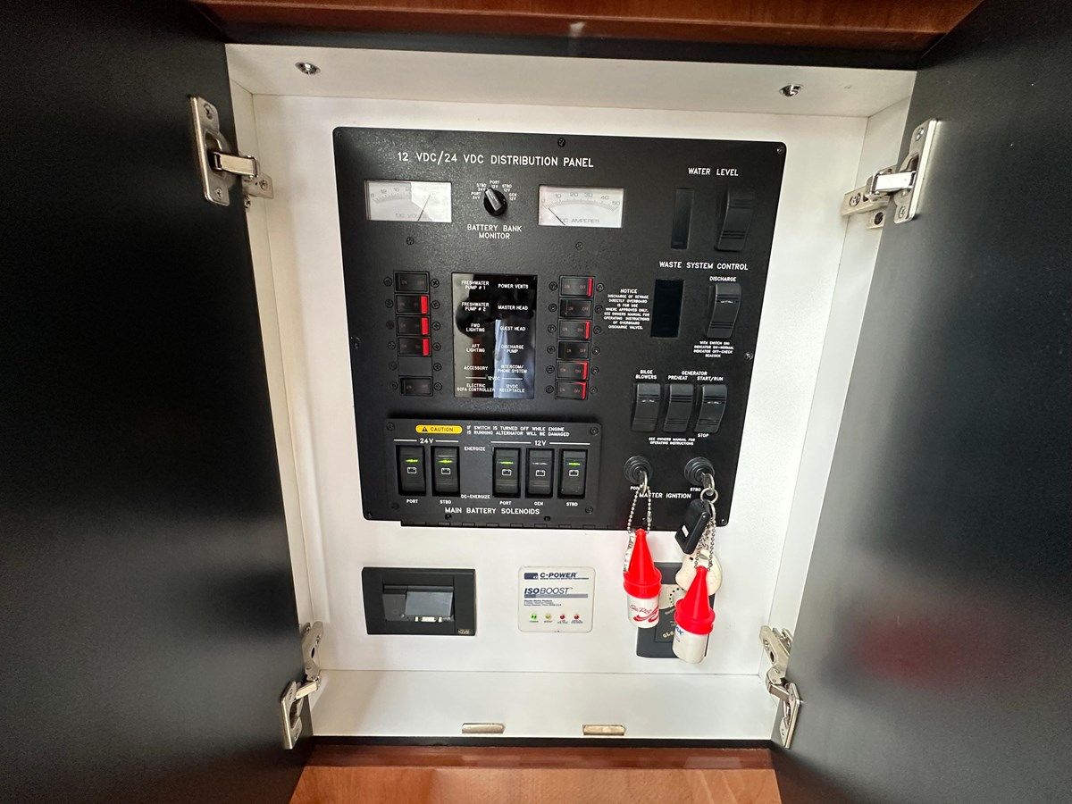 Buy a 2003 Sea Ray 550 Sundancer 59 at Shestakov Yacht Sales