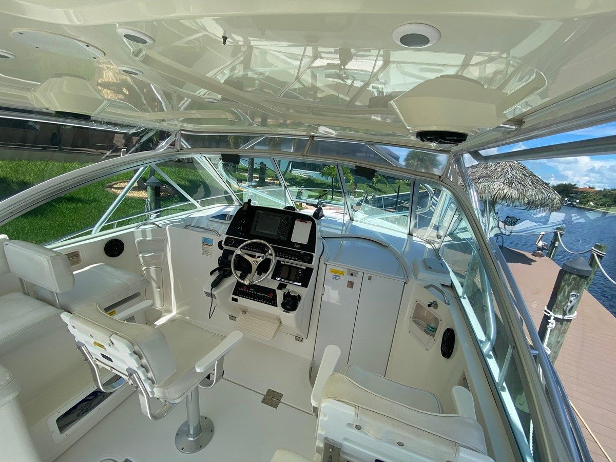 best yacht sales deals Tropical High 33