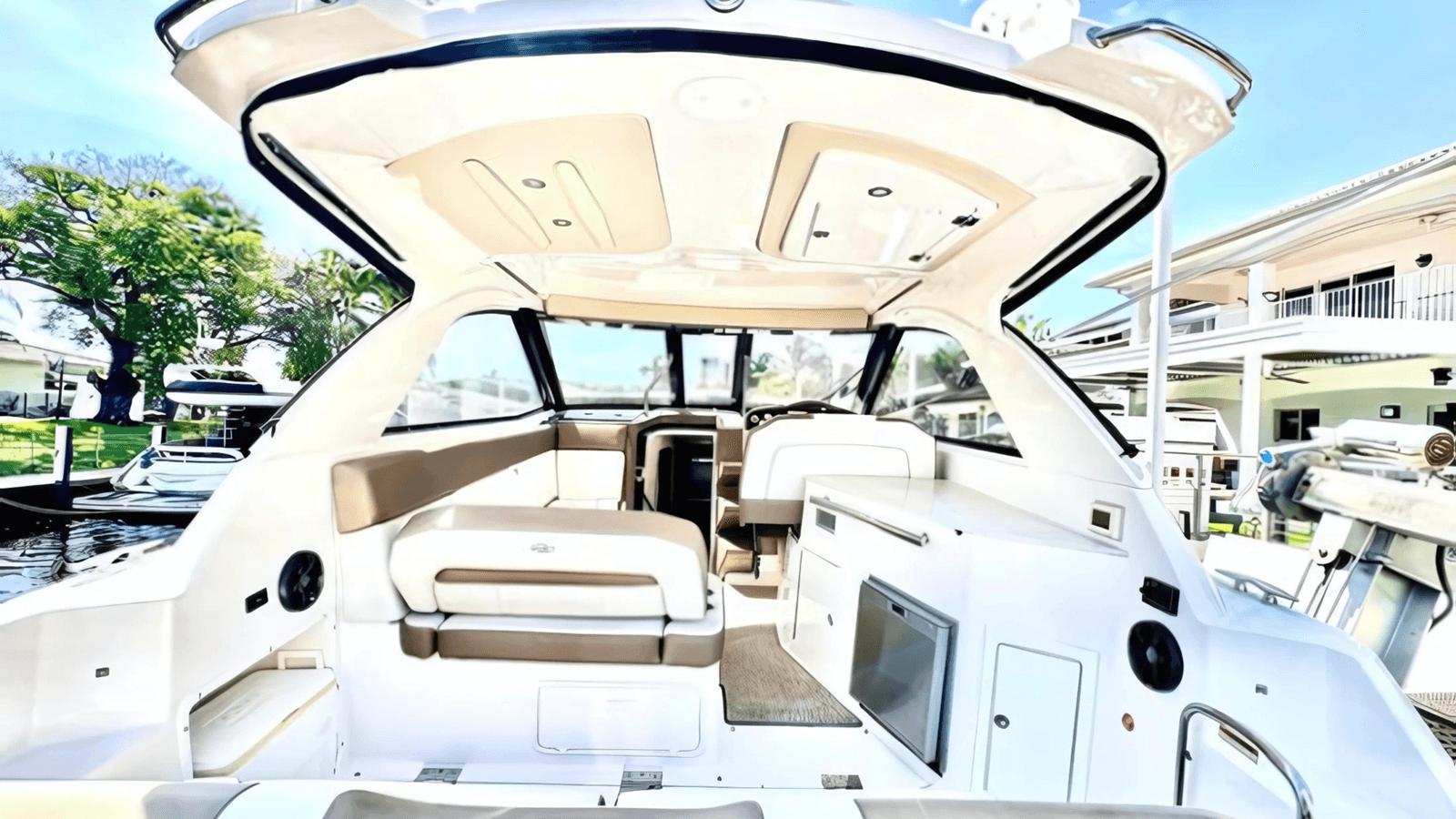 Лучшие предложения покупки яхты 2017 Regal 35ft Sport Coupe