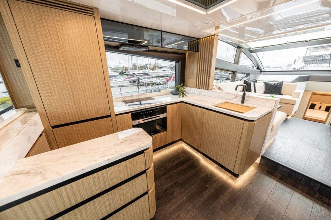 Купить яхту FIERY ANGEL - PEARL MOTOR YACHTS в Shestakov Yacht Sales