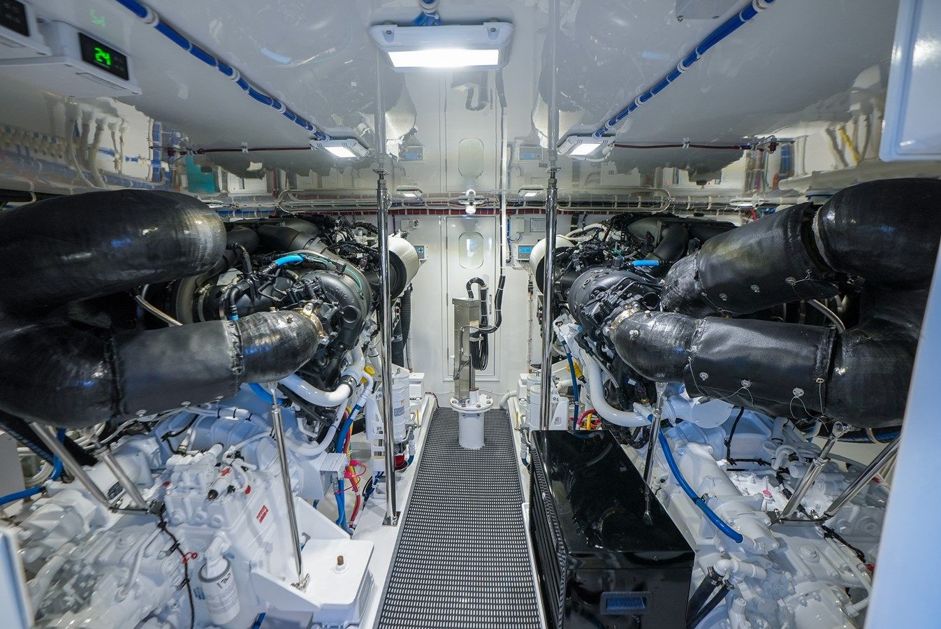 GT 70 - Hatteras yacht sale