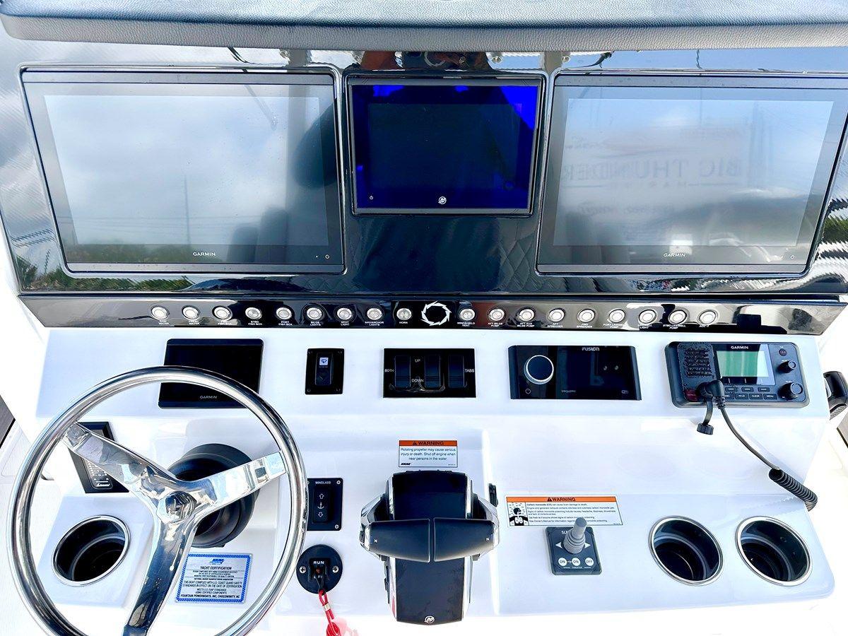 the best price on Fountain 38 CC