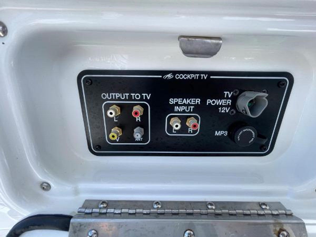 Купить яхту Monterey 335 Sport Yacht 33 в Shestakov Yacht Sales