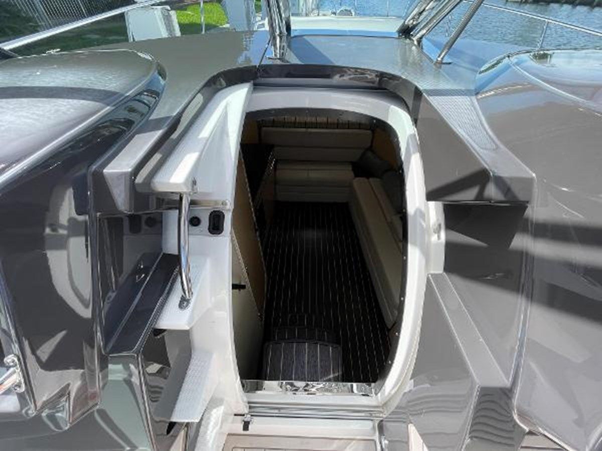 Лучшие предложения покупки яхты Monterey 335 Sport Yacht 33