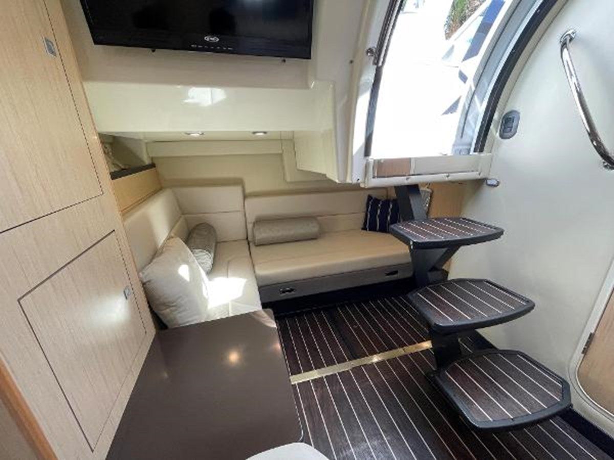 Продажа яхты Monterey 335 Sport Yacht 33
