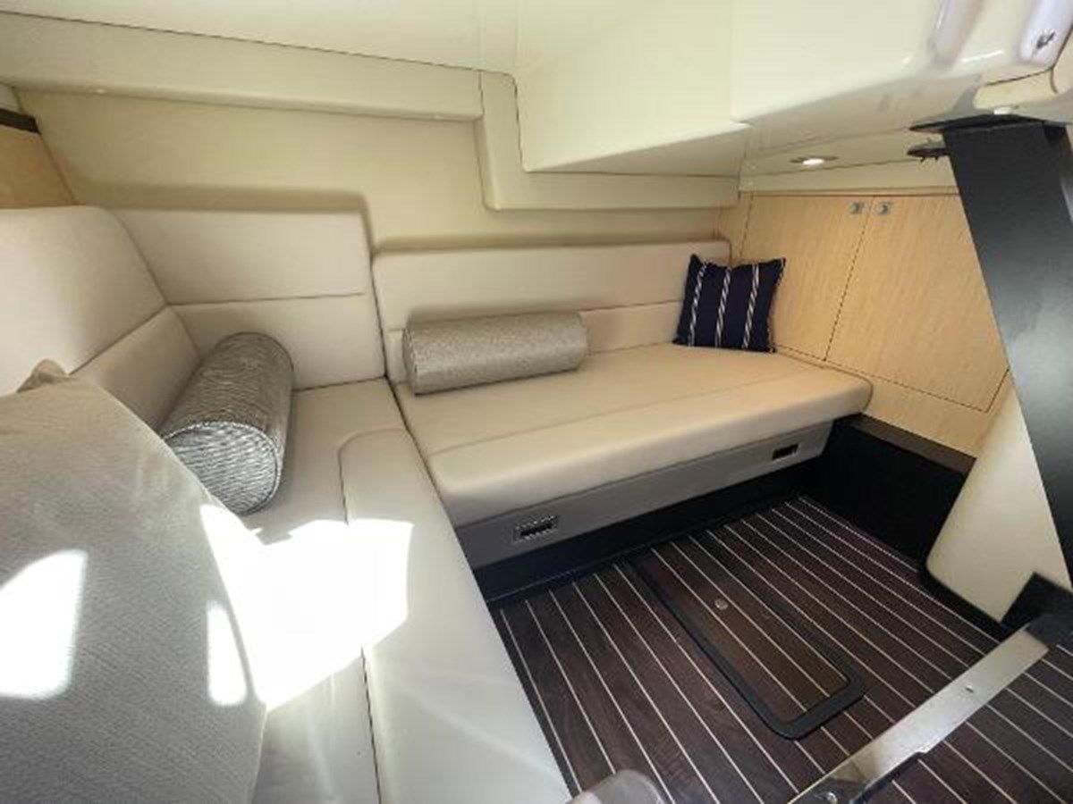 Стоимость яхты Monterey 335 Sport Yacht