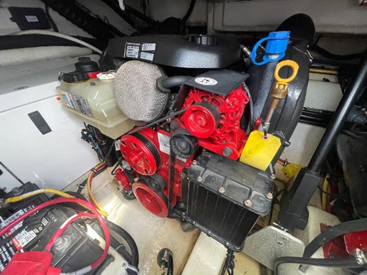 Купить яхту Monterey 335 Sport Yacht - MONTEREY в Shestakov Yacht Sales