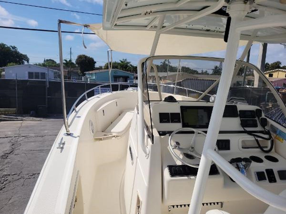 Buy a Pursuit 3070 Center Console 2002 at Shestakov Yacht Sales