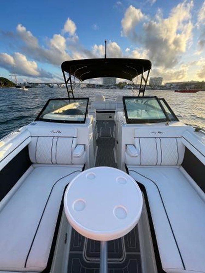 Buy a yacht Sea Ray 290 Sundeck - SEA RAY