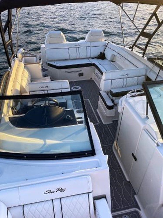 Buy a Sea Ray 290 Sundeck 29 at Shestakov Yacht Sales