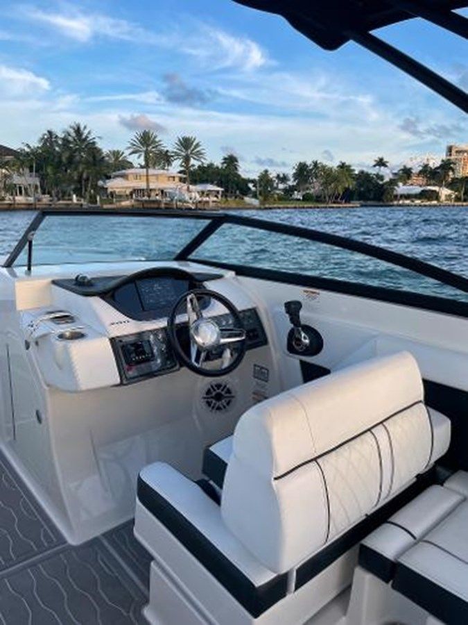 Sea Ray 290 Sundeck 2015