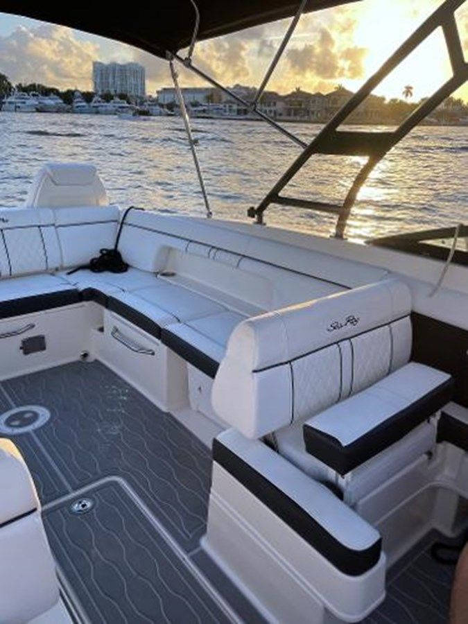 Buy a yacht Sea Ray 290 Sundeck 2015
