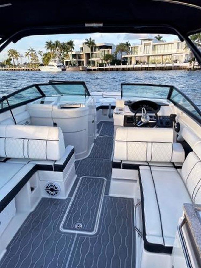 the best price on Sea Ray 290 Sundeck