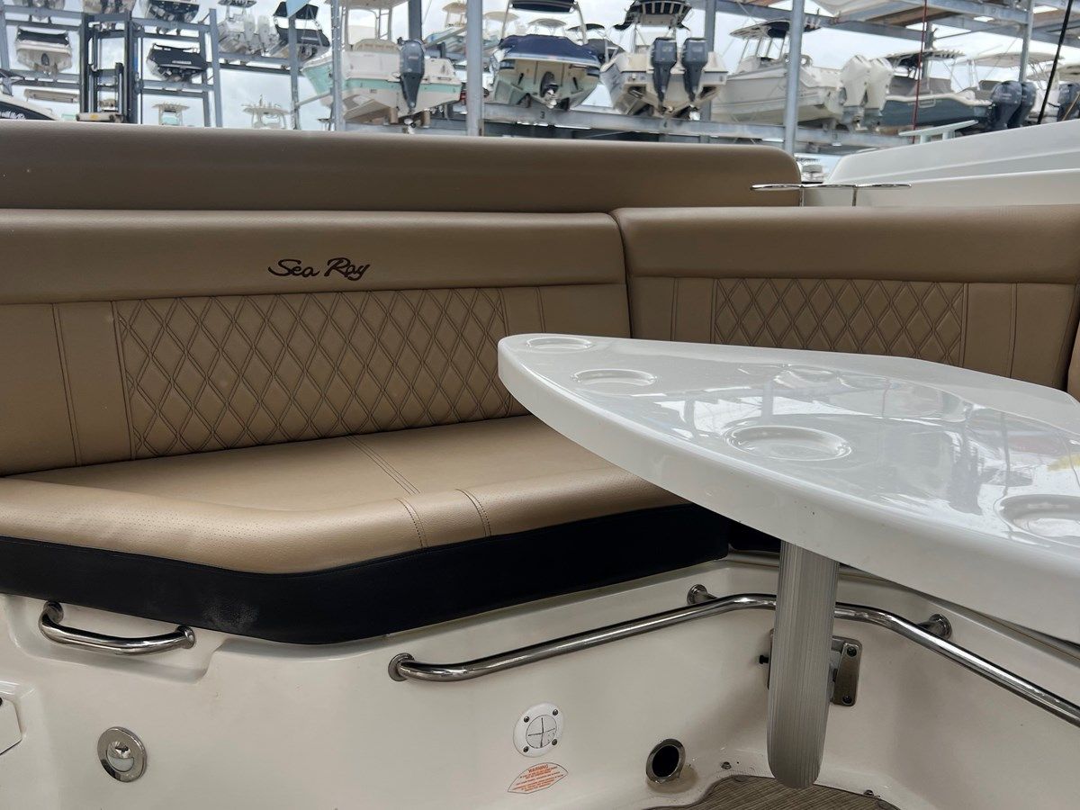 the best price on Sea Ray 280 SLX 28