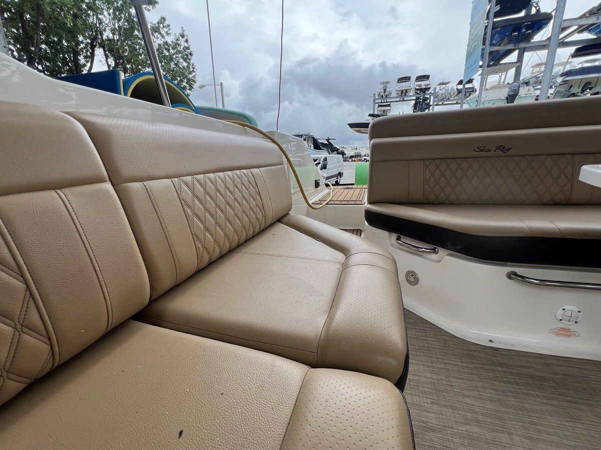 Buy a Sea Ray 280 SLX 280 SLX at Shestakov Yacht Sales