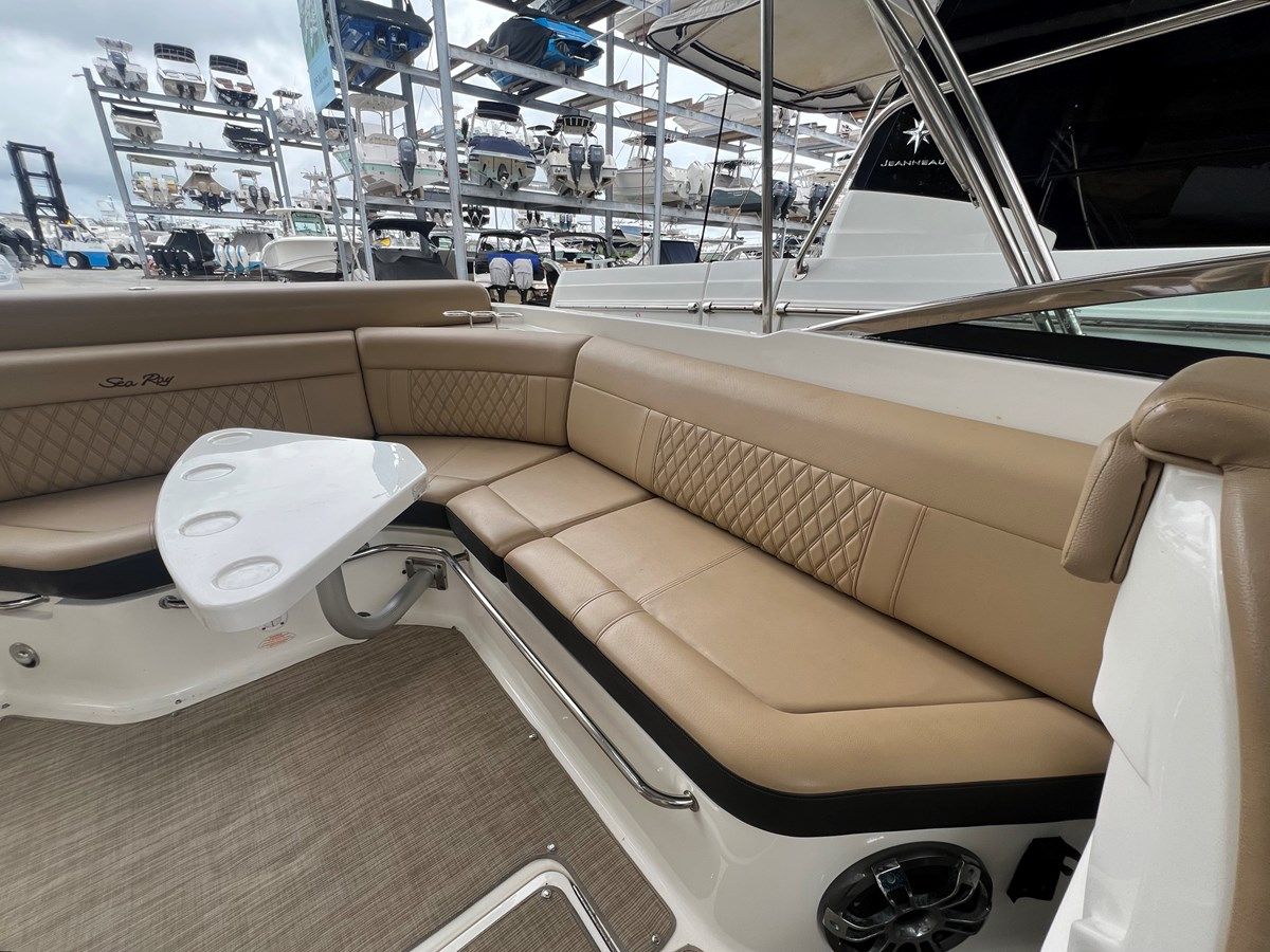 Buy a yacht Sea Ray 280 SLX 280 SLX