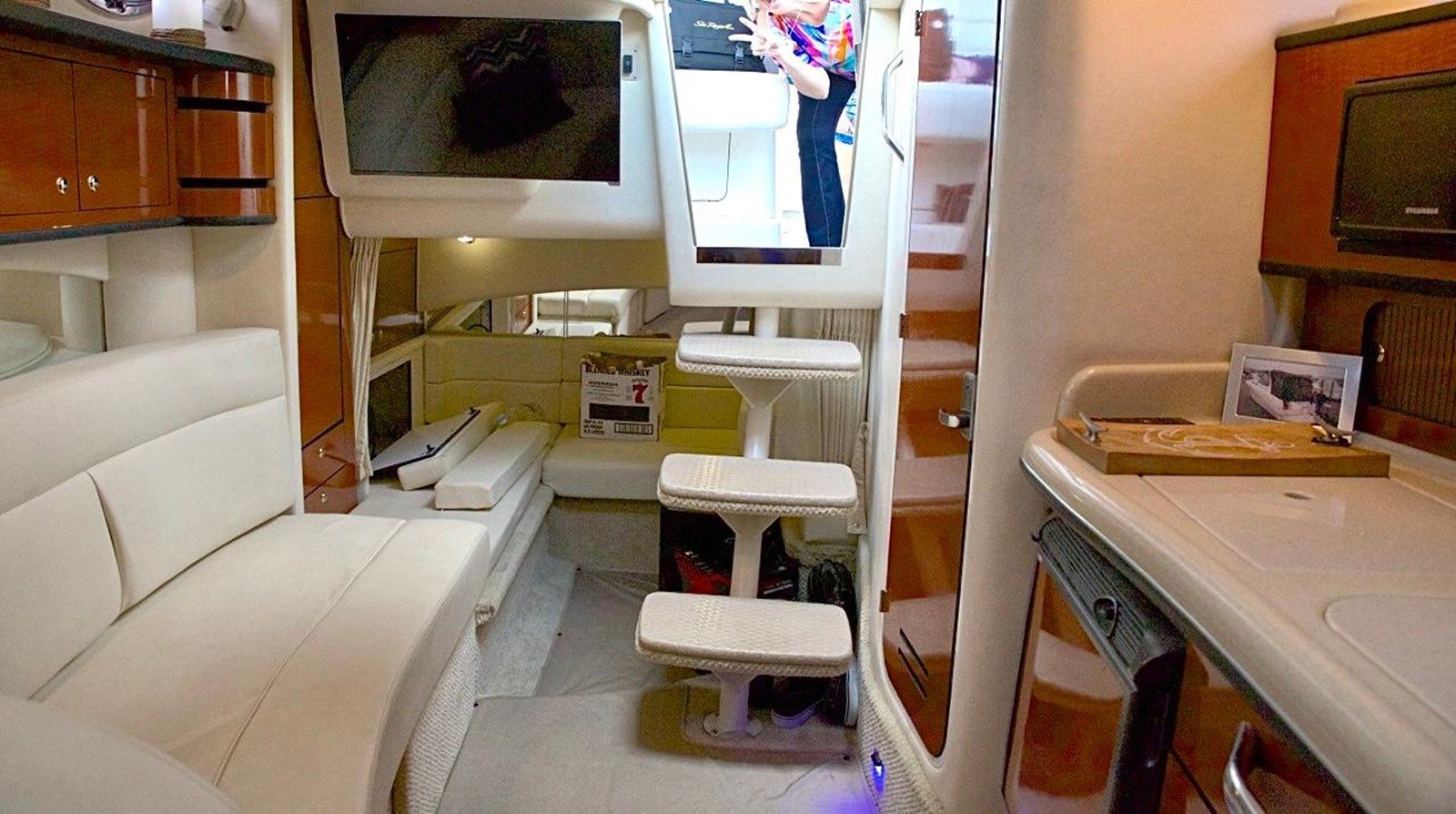 Buy a 2004 Sea Ray 300 Sundancer 2004 at Shestakov Yacht Sales