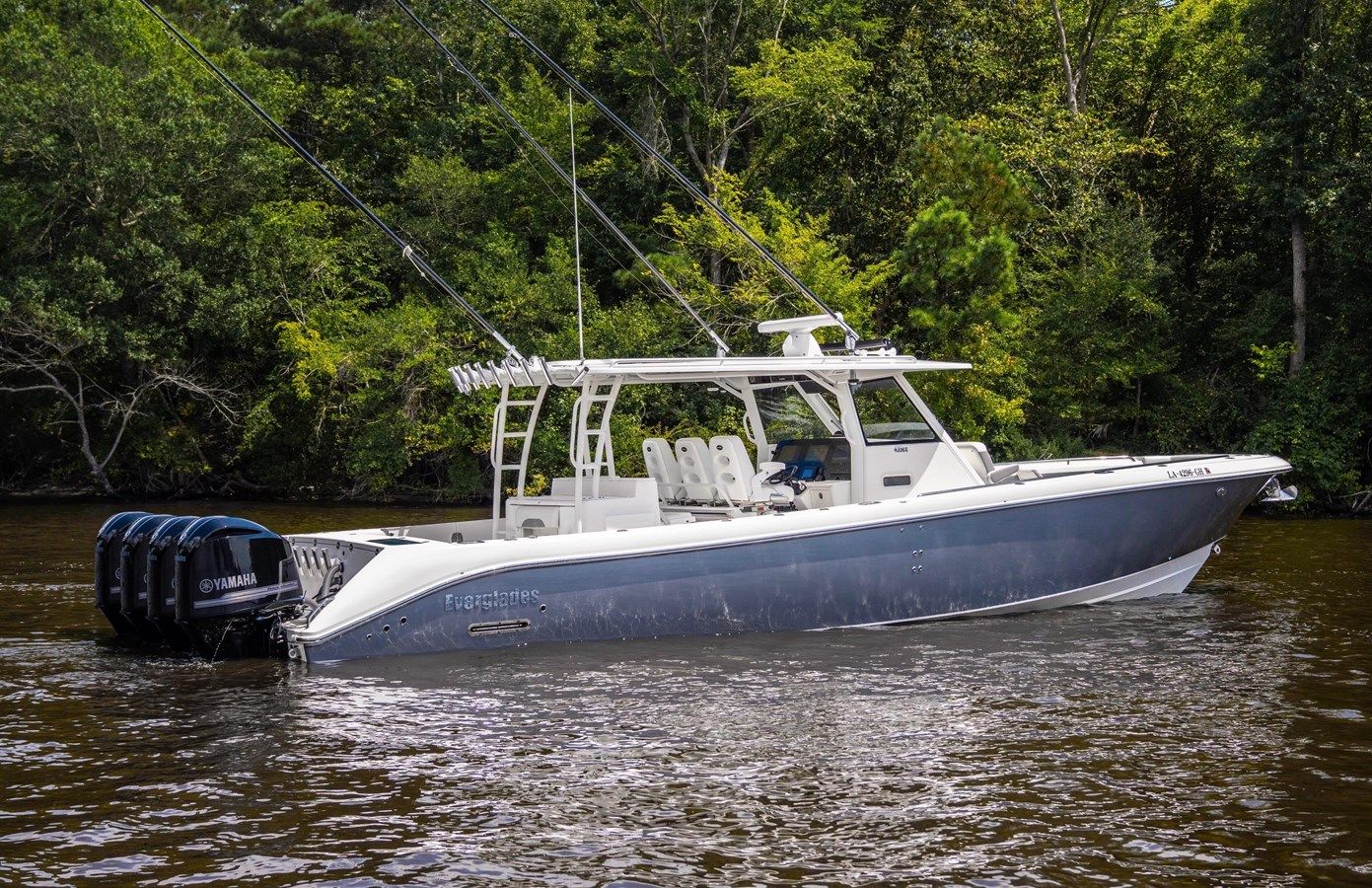 Buy a yacht 2018 Everglades 435 Center Console 45