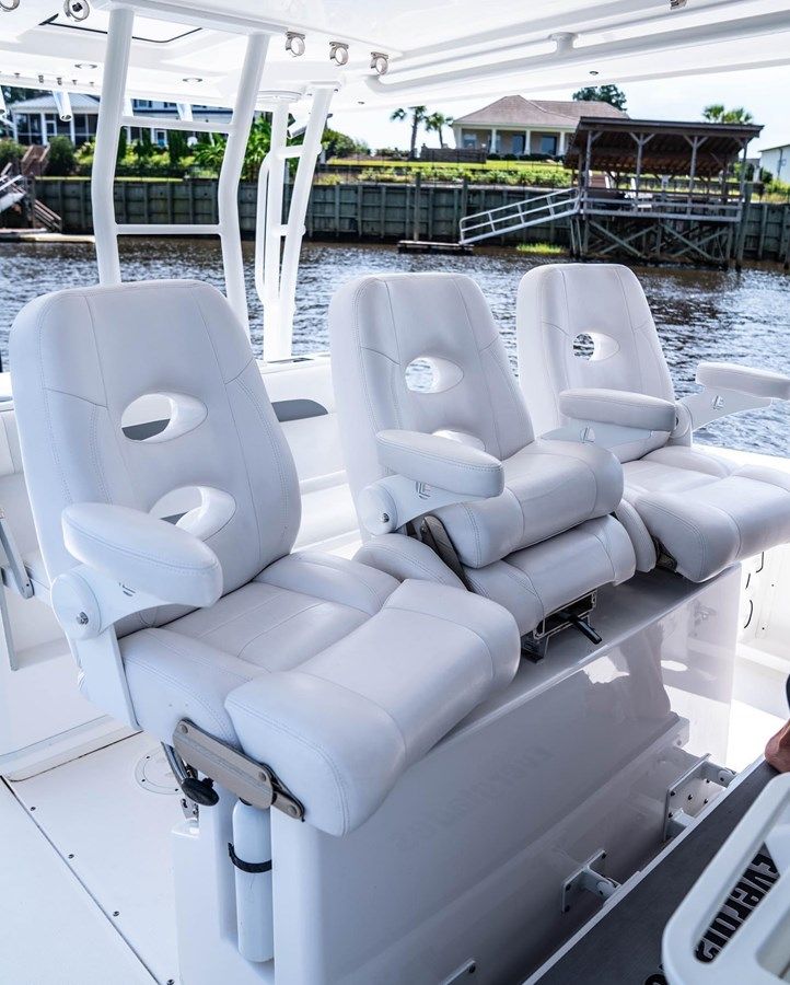 Buy a yacht 2018 Everglades 435 Center Console 435 Center Console