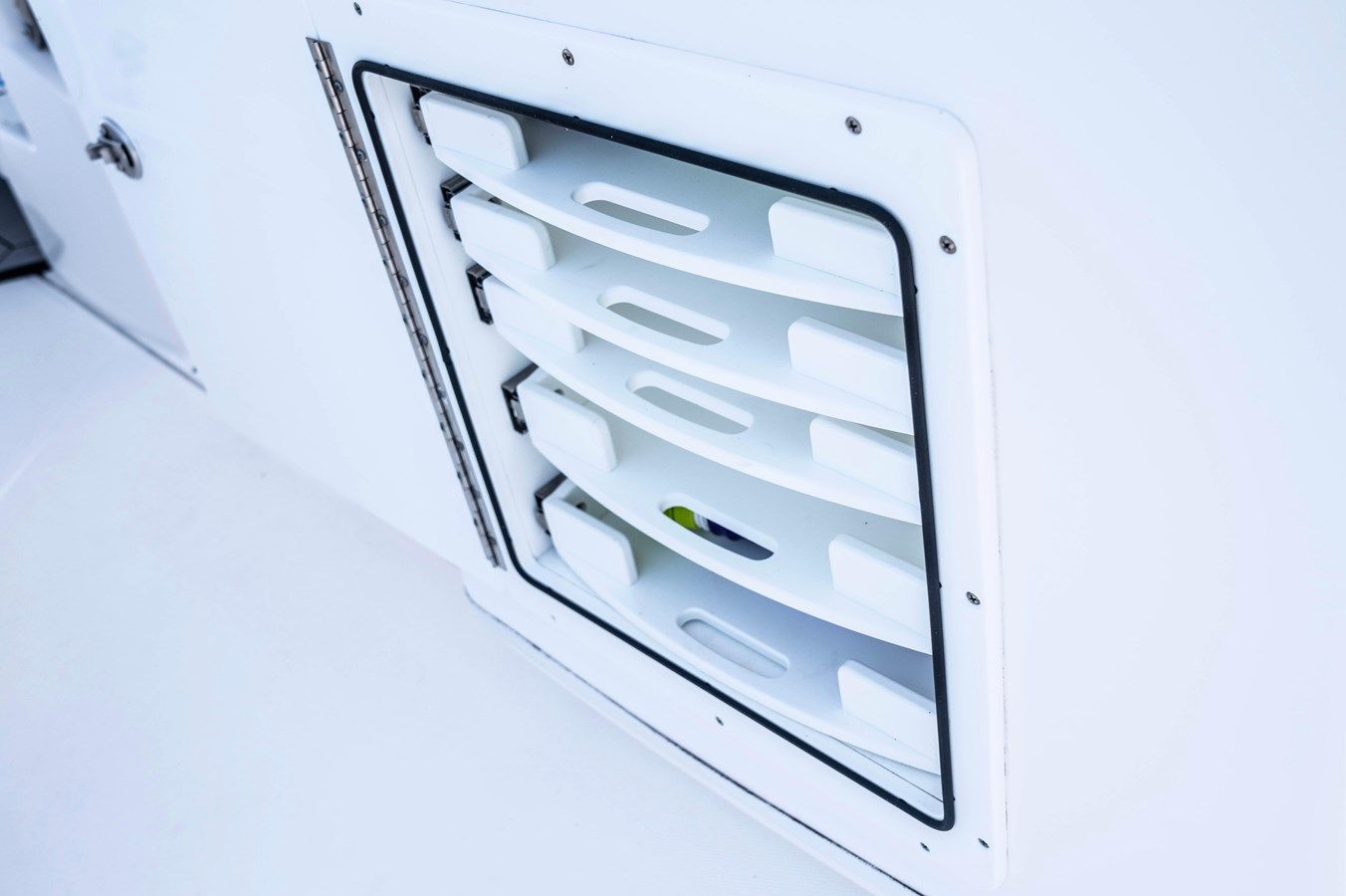 2018 Everglades 435 Center Console