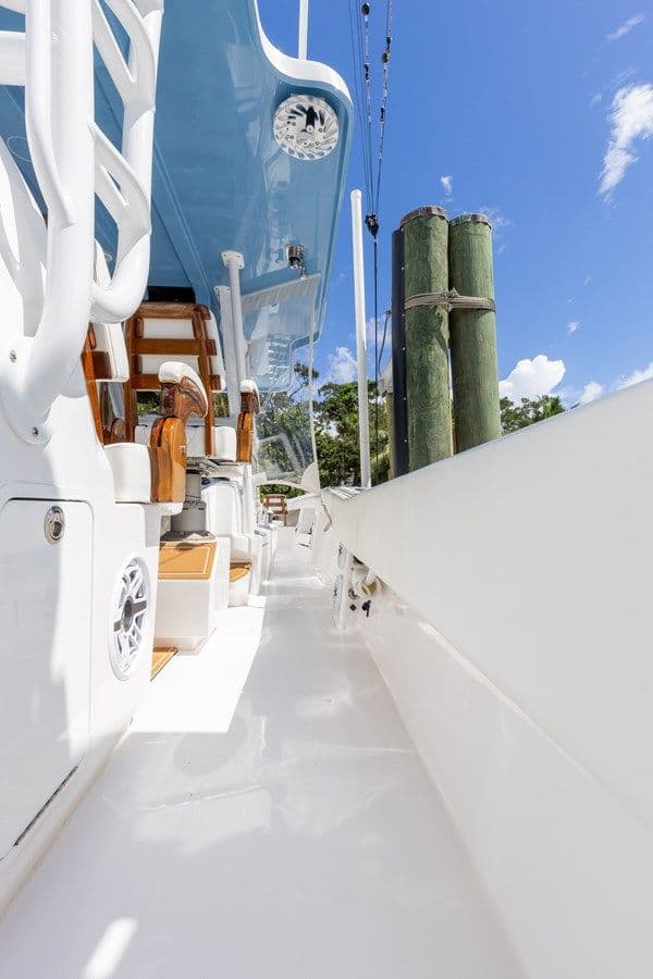 Buy a yacht 43 Invincible - INVINCIBLE