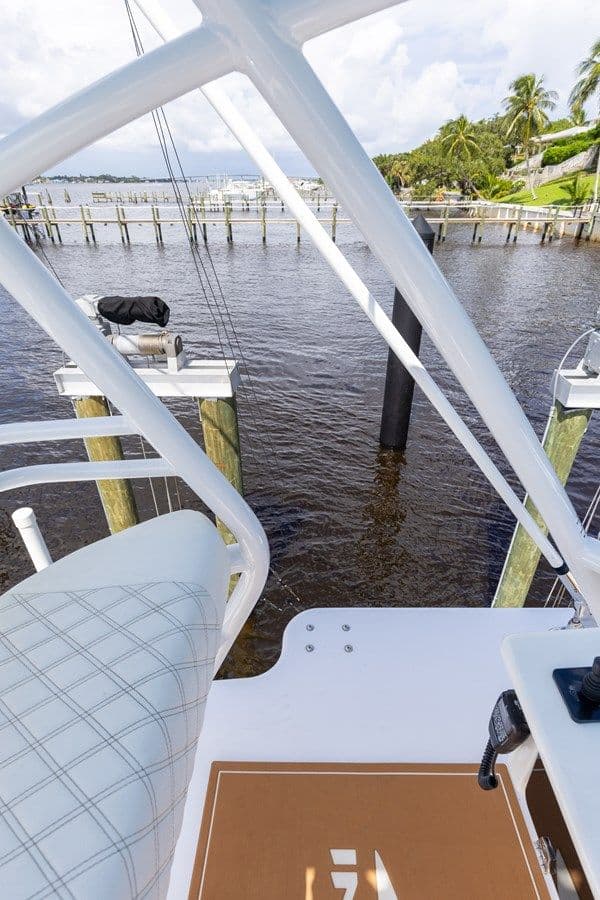 the best price on 43 Invincible 43