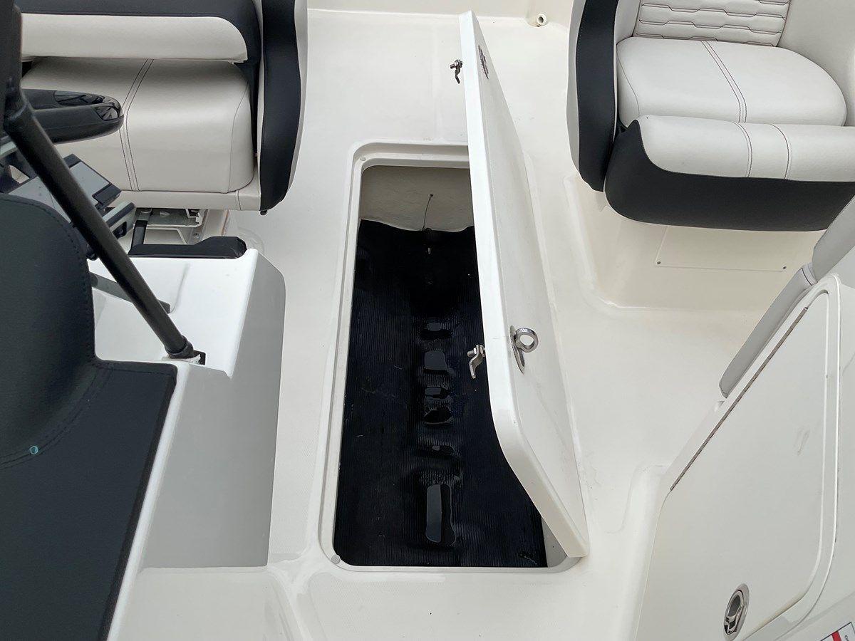 Стоимость яхты Sea Ray SPX21