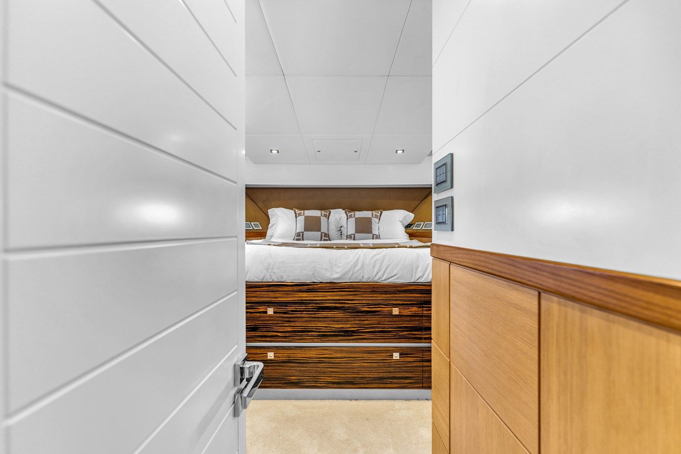 Купить GREYT ESCAPE - Astondoa