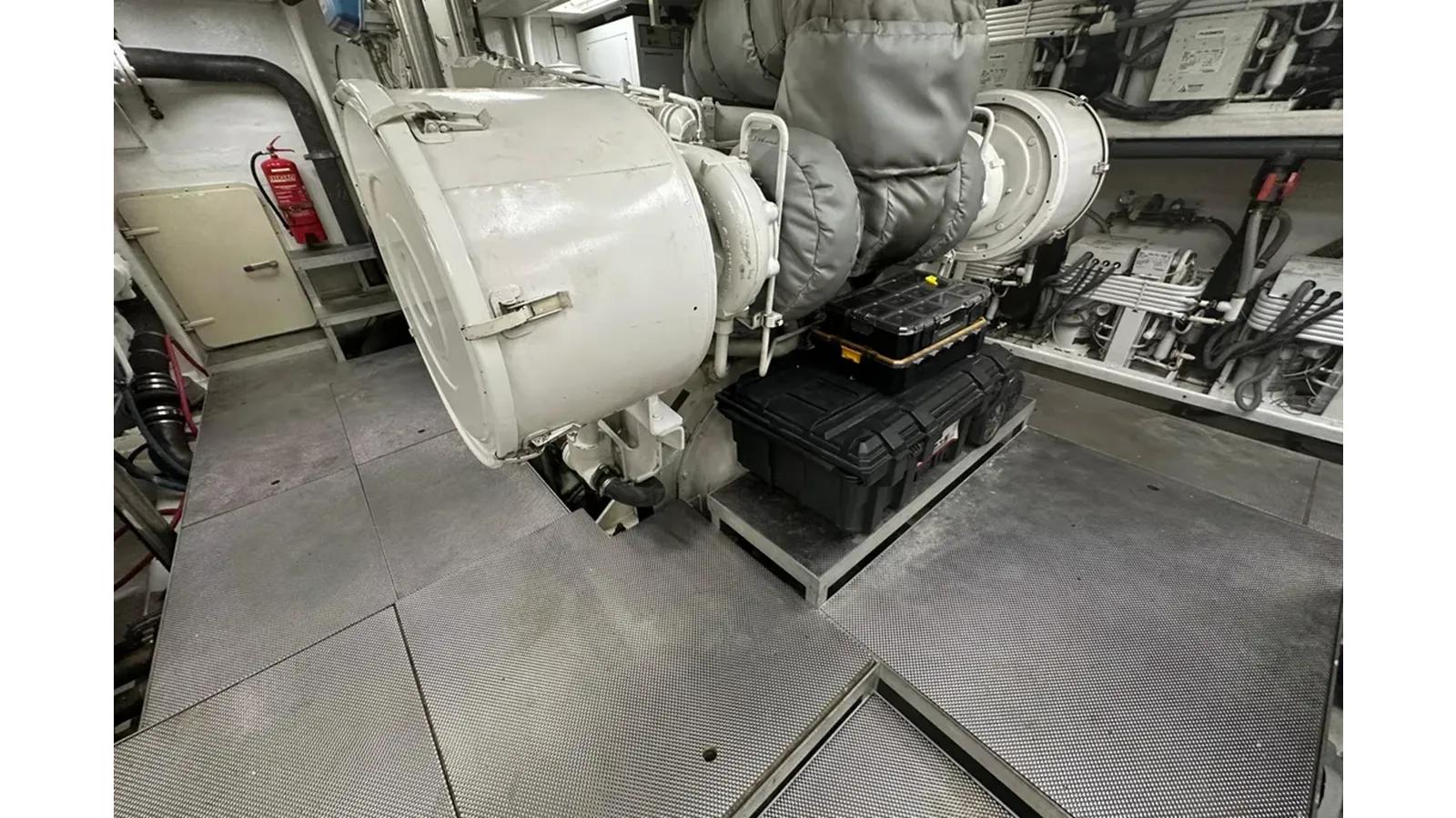 Grandeur 120 yacht sale