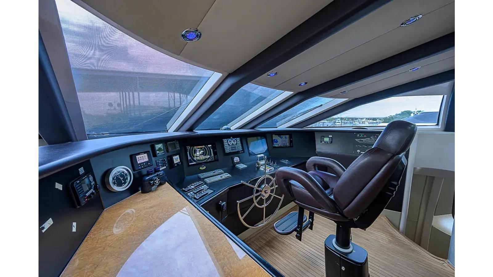 Buy a yacht Grandeur - DANUBE MARINE
