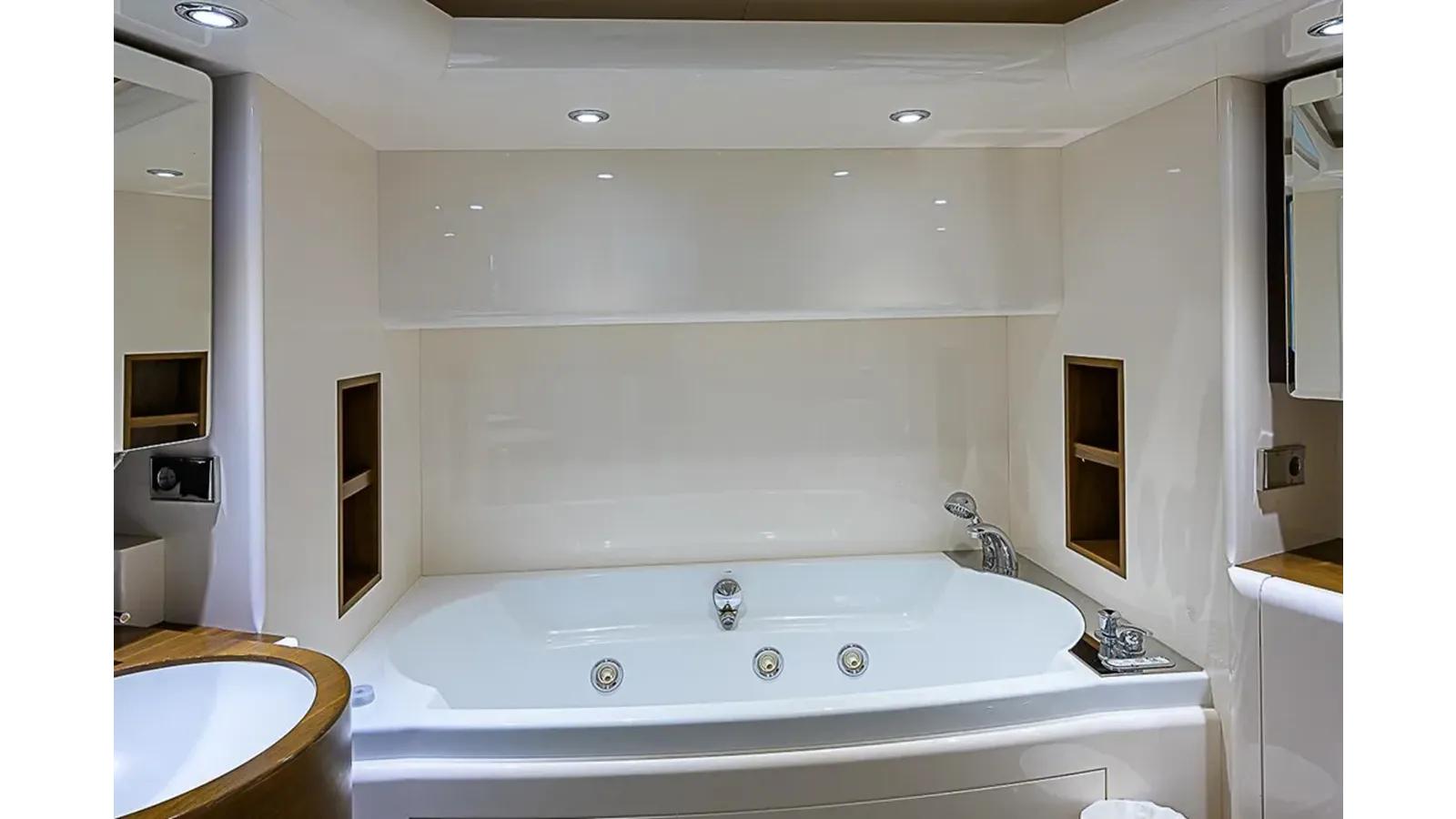 Grandeur - DANUBE MARINE yacht sale