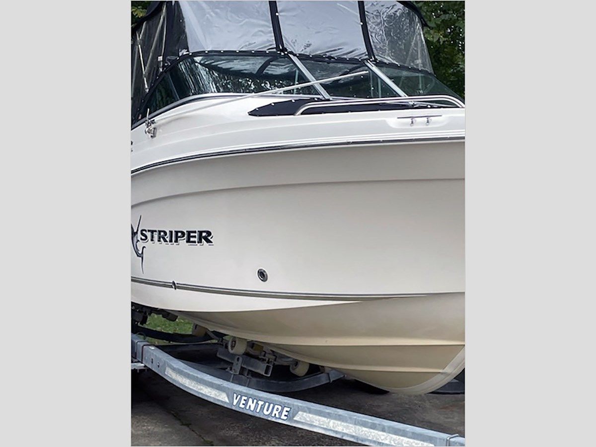 Buy a 2006 SEASWIRL BOWRIDER 21 at Shestakov Yacht Sales