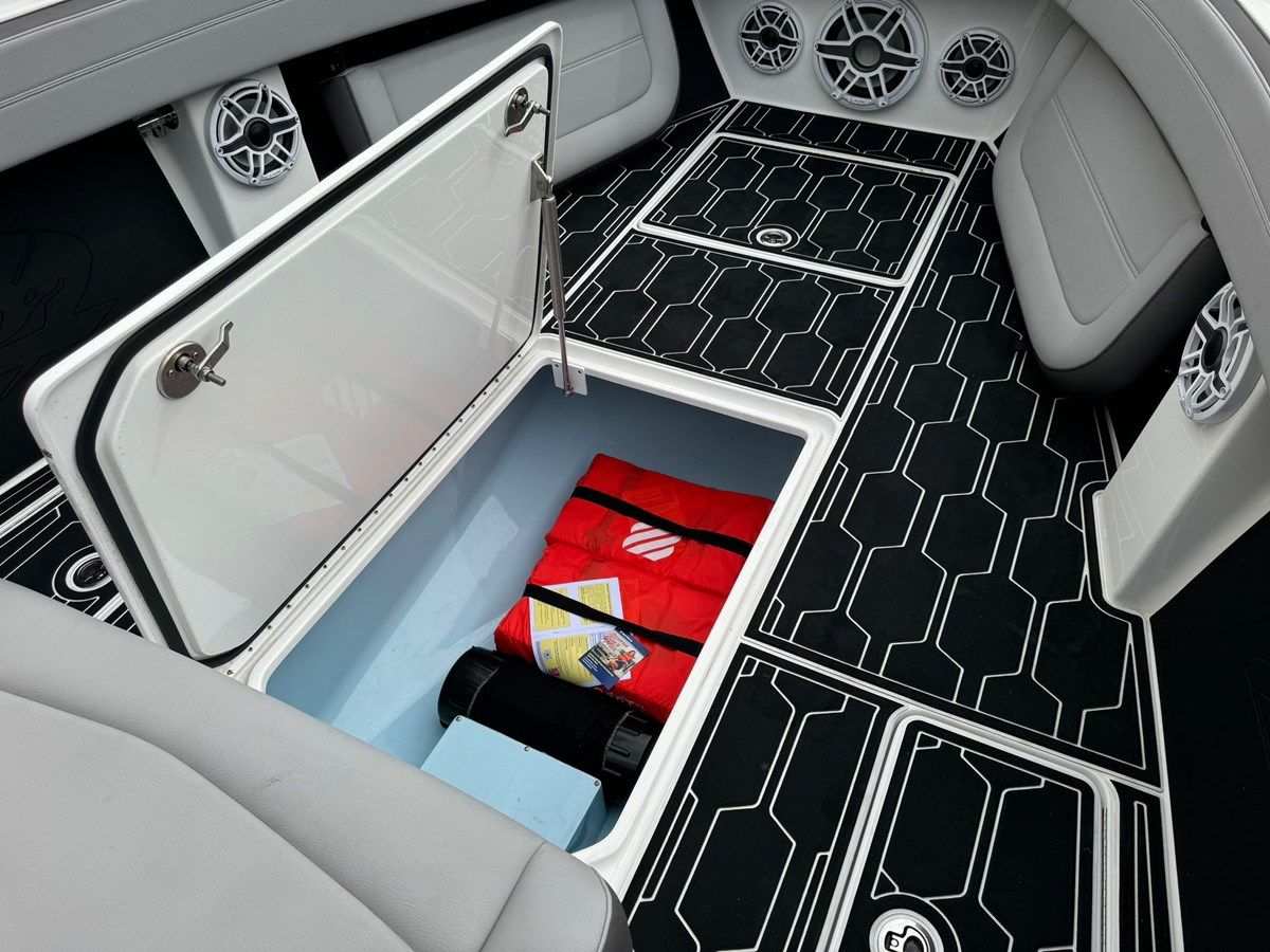 Купить яхту - 2024 в Shestakov Yacht Sales