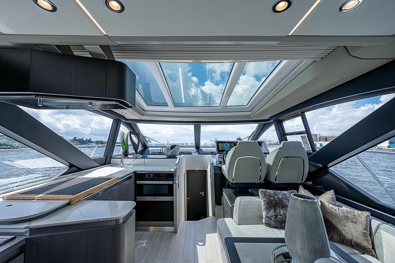 Buy a 2022 Azimut S6 - Azimut Yachts at Shestakov Yacht Sales